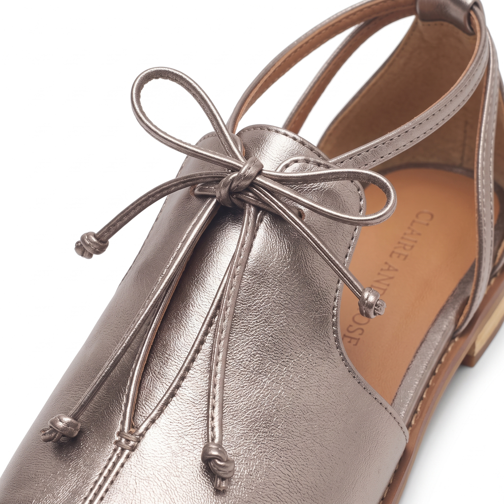 LILLIANA – STRAP-STYLE LEATHER SANDALS.